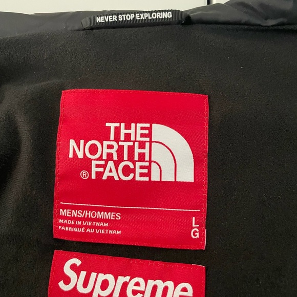 The North Face Mountain Light Jacket x Supreme - Picture 2 of 5